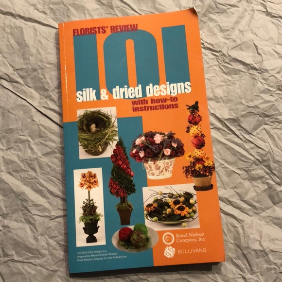 ⭐️5 for $15⭐️ Florist’s Review 101 Silk and Dried Designs | Book - Picture 1 of 3